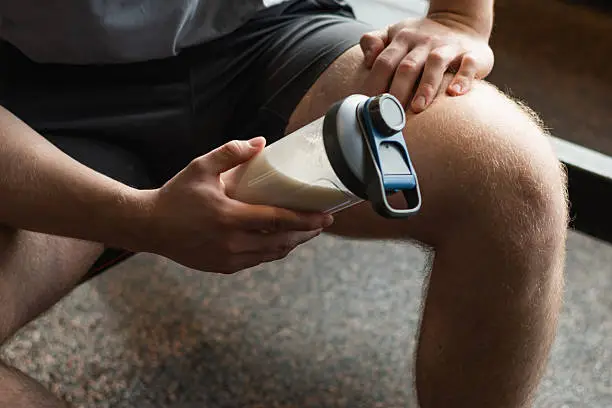 Batido de aminoácidos para entrenamiento.